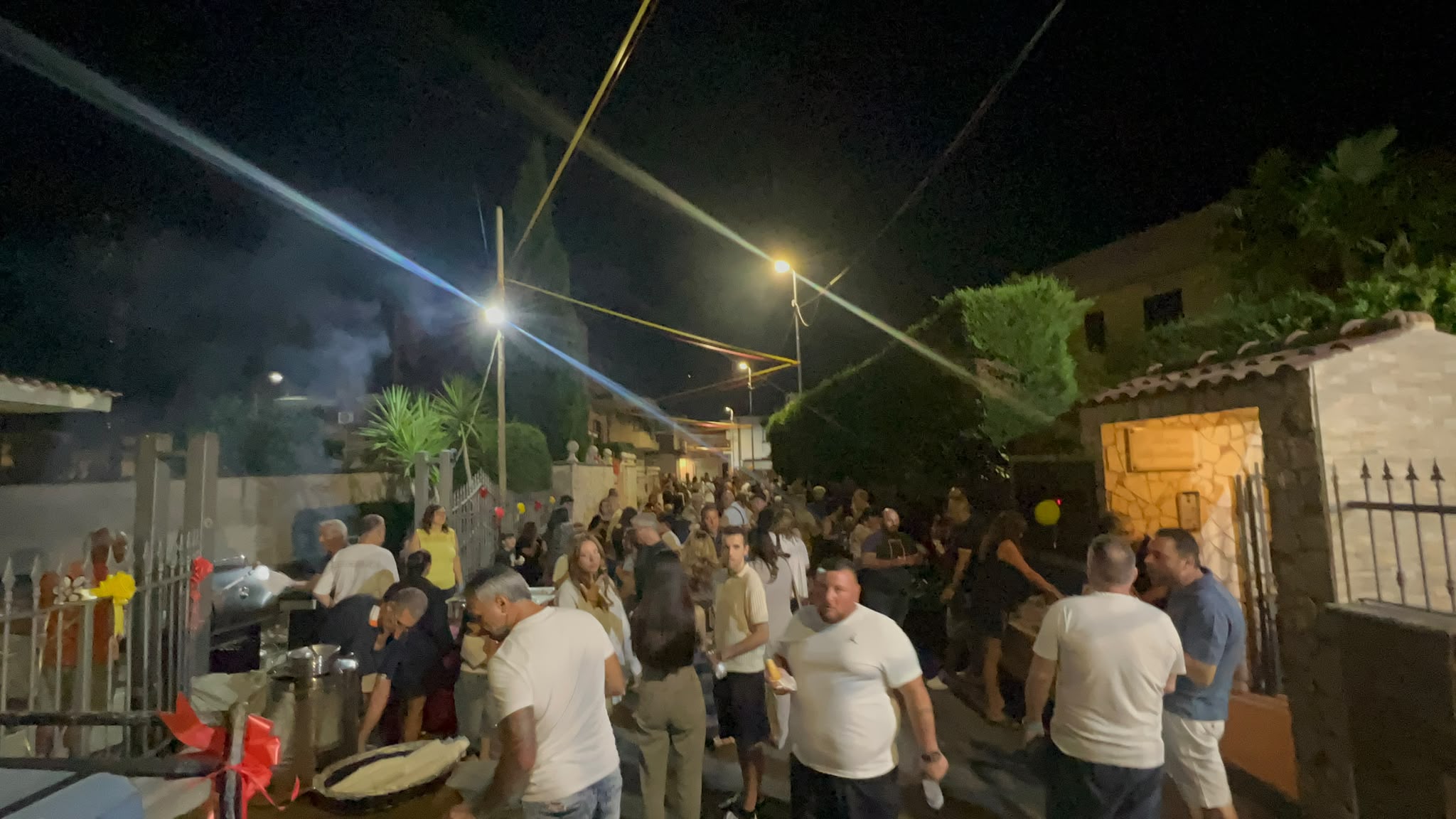 Sperone, la festa di SantElia Profeta entra nel vivo: partito il tour della bandiera nei quartieri tra fede, musica e convivialità. Video e Foto Sperone, la festa di SantElia Profeta entra nel vivo: partito il tour della bandiera nei quartieri tra fede, musica e convivialità. Video e Foto