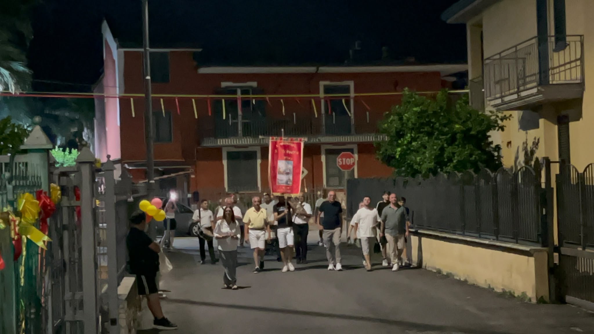 Sperone, la festa di SantElia Profeta entra nel vivo: partito il tour della bandiera nei quartieri tra fede, musica e convivialità. Video e Foto Sperone, la festa di SantElia Profeta entra nel vivo: partito il tour della bandiera nei quartieri tra fede, musica e convivialità. Video e Foto