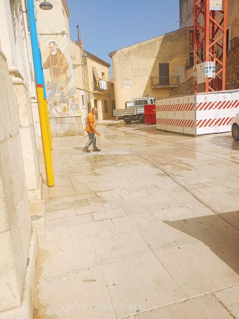 Altavilla Irpina, al via il lavaggio straordinario delle strade del centro storico: «Più decoro e cura degli spazi pubblici»