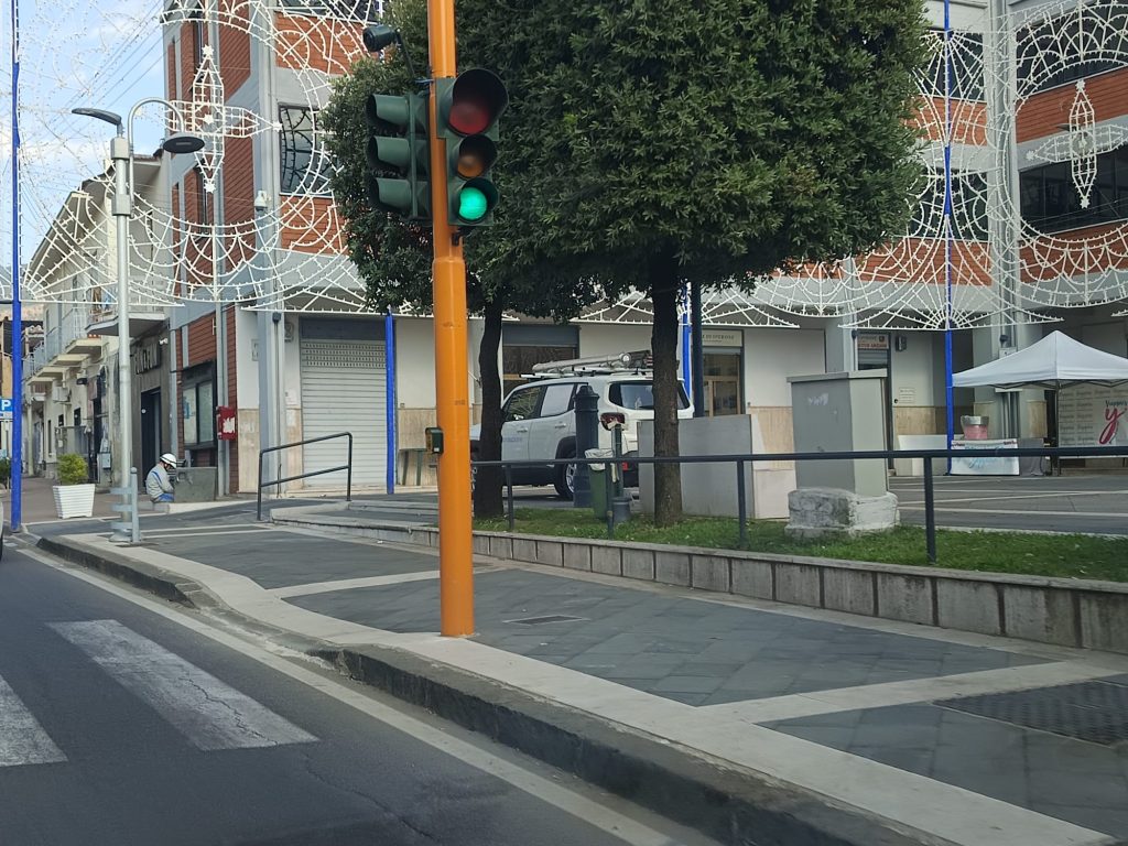 Sperone, e non solo, senza corrente più volte durante il giorno: i cittadini chiedono risposte sui continui blackout Sperone, e non solo, senza corrente più volte durante il giorno: i cittadini chiedono risposte sui continui blackout