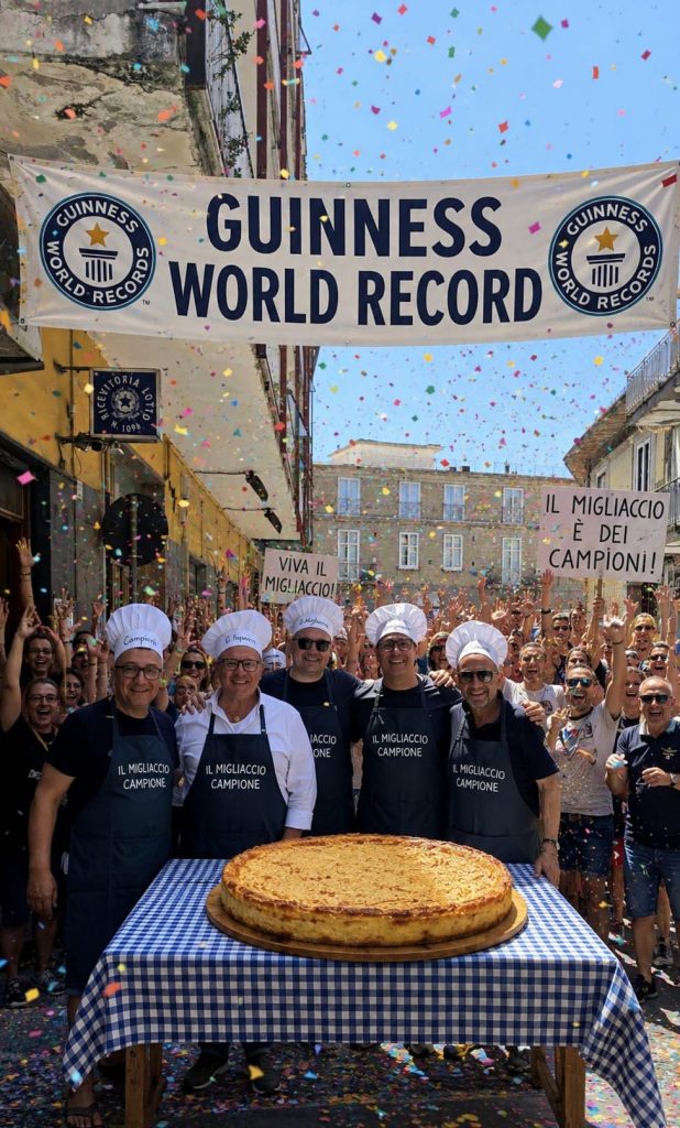 Saviano, nasce il “Migliaccio” più lungo del mondo Un Record di Dolcezza, Tradizione e Inclusione. Non solo un primato gastronomico ma anche l’inclusione reale di ragazzi speciali. Saviano, nasce il “Migliaccio” più lungo del mondo Un Record di Dolcezza, Tradizione e Inclusione. Non solo un primato gastronomico ma anche l’inclusione reale di ragazzi speciali.