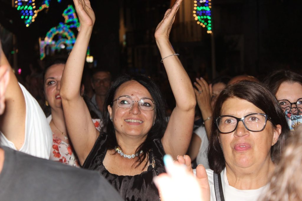 Mugnano del Cardinale esplode con “Nostalgia ’90”: Piazza Cardinale diventa la capitale del divertimento