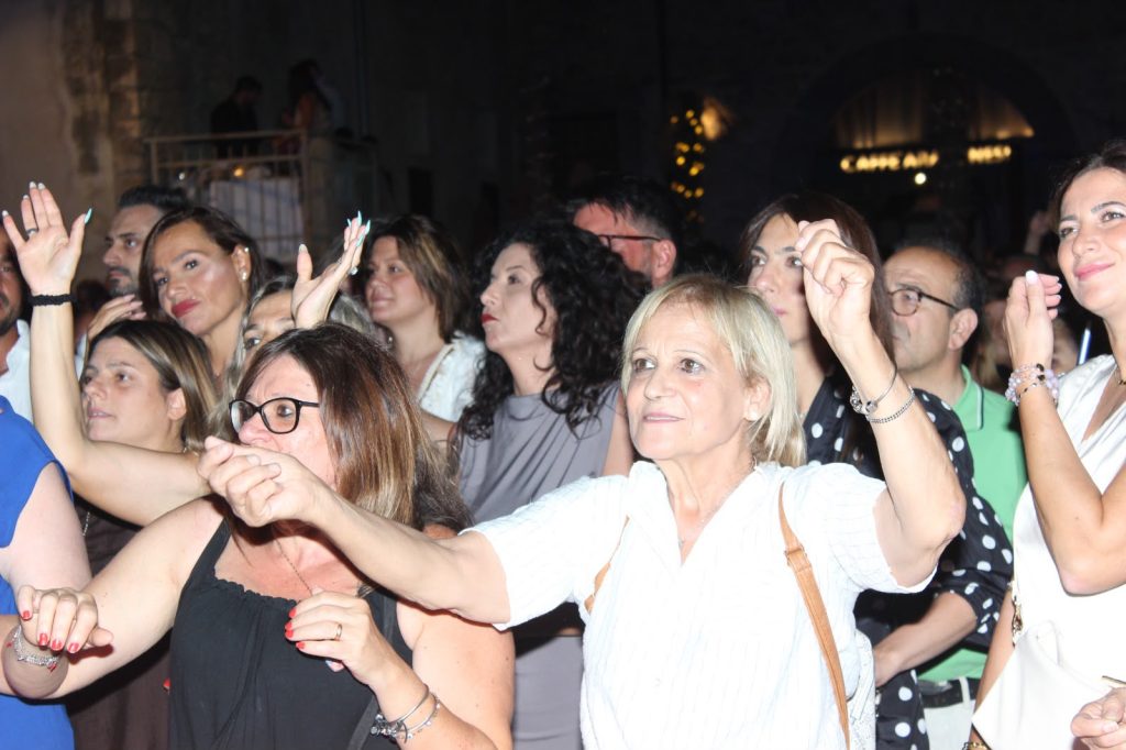 Mugnano del Cardinale esplode con “Nostalgia ’90”: Piazza Cardinale diventa la capitale del divertimento