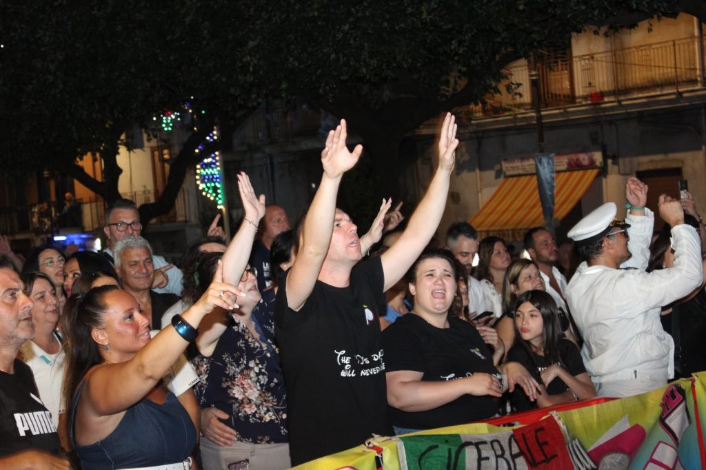Mugnano del Cardinale esplode con “Nostalgia ’90”: Piazza Cardinale diventa la capitale del divertimento
