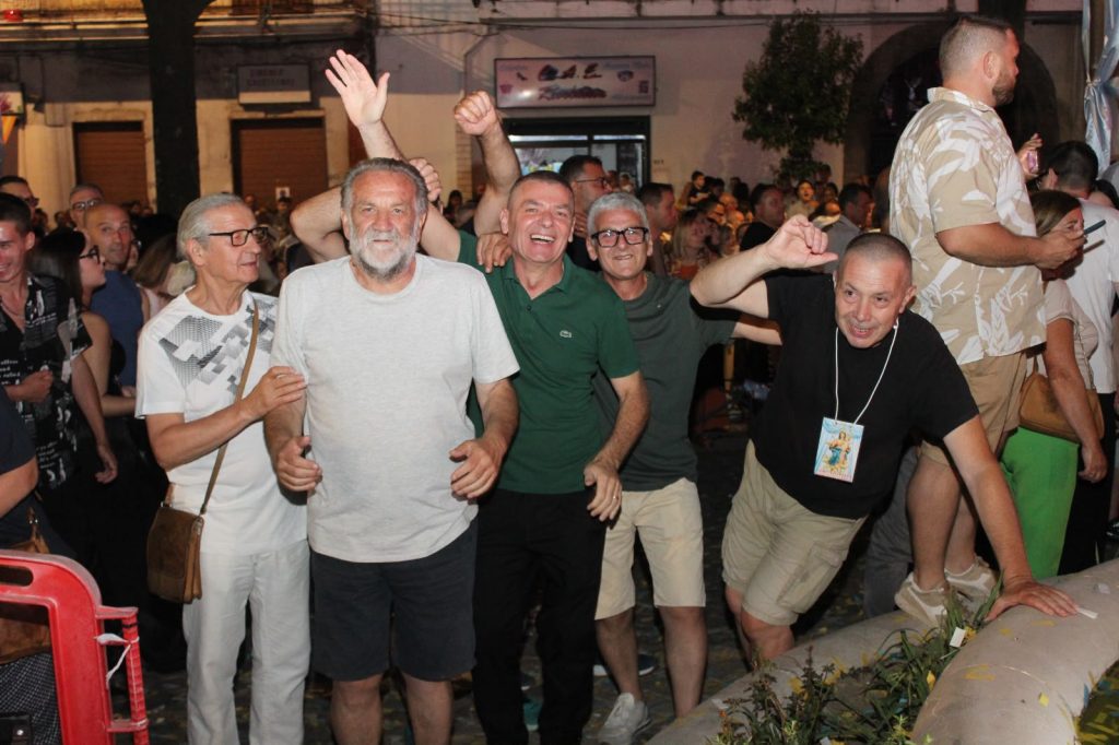Mugnano del Cardinale esplode con “Nostalgia ’90”: Piazza Cardinale diventa la capitale del divertimento