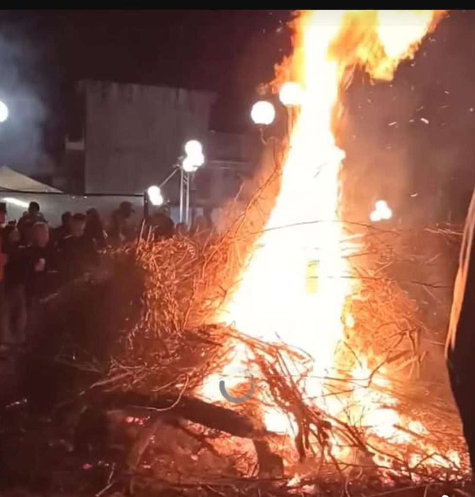 Forino (AV) : Il ritorno di San Nicola nella notte dei Grandi Falò. L appuntamento è per domani Giovedì 30 Luglio Forino (AV) : Il ritorno di San Nicola nella notte dei Grandi Falò. L appuntamento è per domani Giovedì 30 Luglio