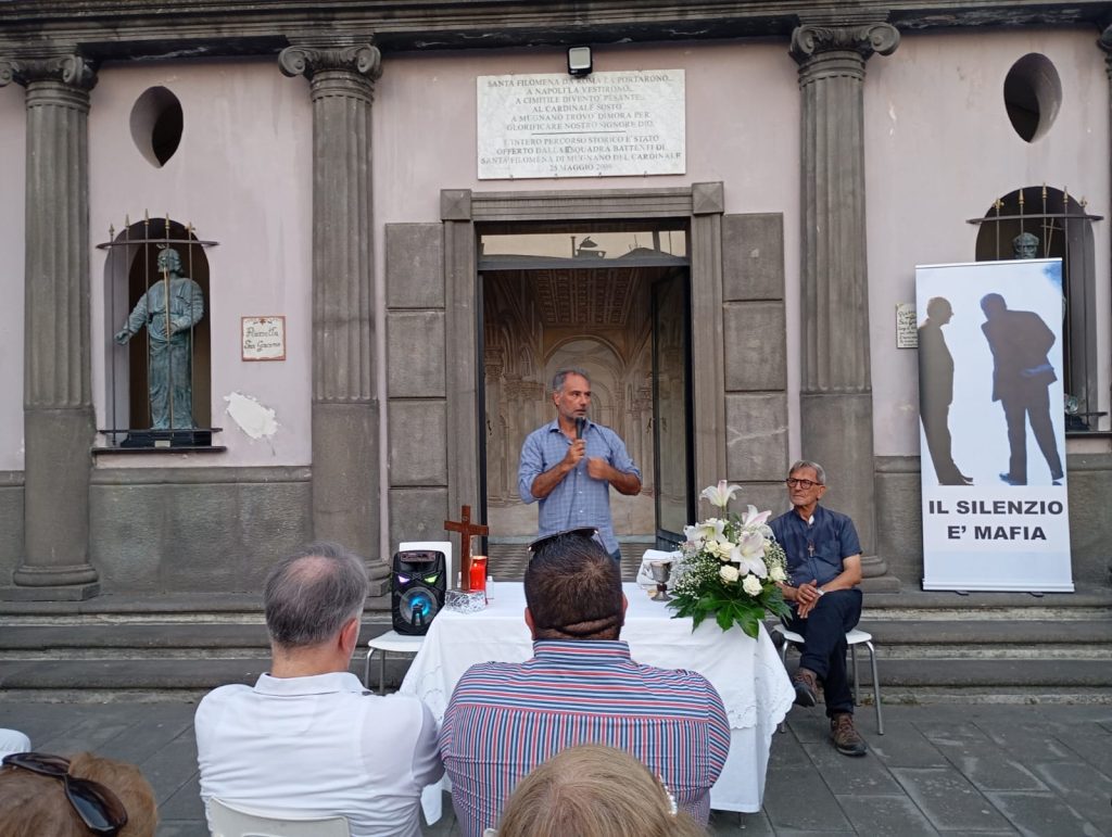 Mugnano del Cardinale ricorda Paolo Borsellino: La cultura è l’arma contro le mafie. Una piazza piena, una comunità unita. Mugnano del Cardinale ricorda Paolo Borsellino: La cultura è l’arma contro le mafie. Una piazza piena, una comunità unita.