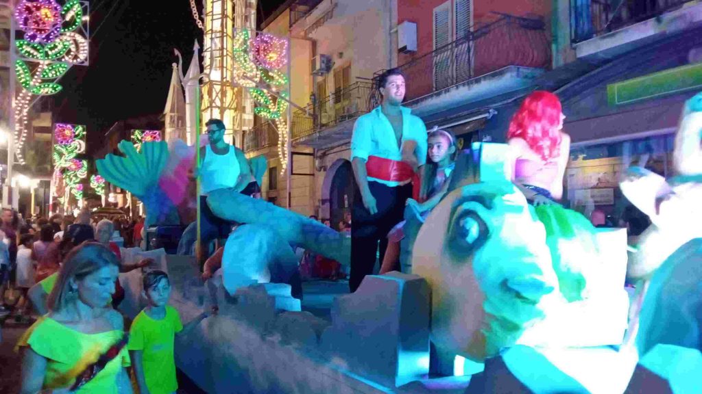 Brusciano, la magia dei Carri Allegorici accende la 151ª Festa dei Gigli Brusciano, la magia dei Carri Allegorici accende la 151ª Festa dei Gigli
