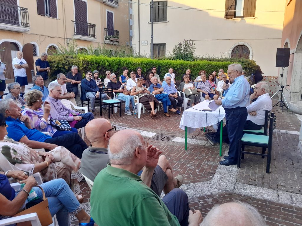 Caffè letterario, a Sant’Angelo dei Lombardi per la promozione del libro “ Politica e Pensiero “ di Andrea Covotta. Caffè letterario, a Sant’Angelo dei Lombardi per la promozione del libro “ Politica e Pensiero “ di Andrea Covotta.