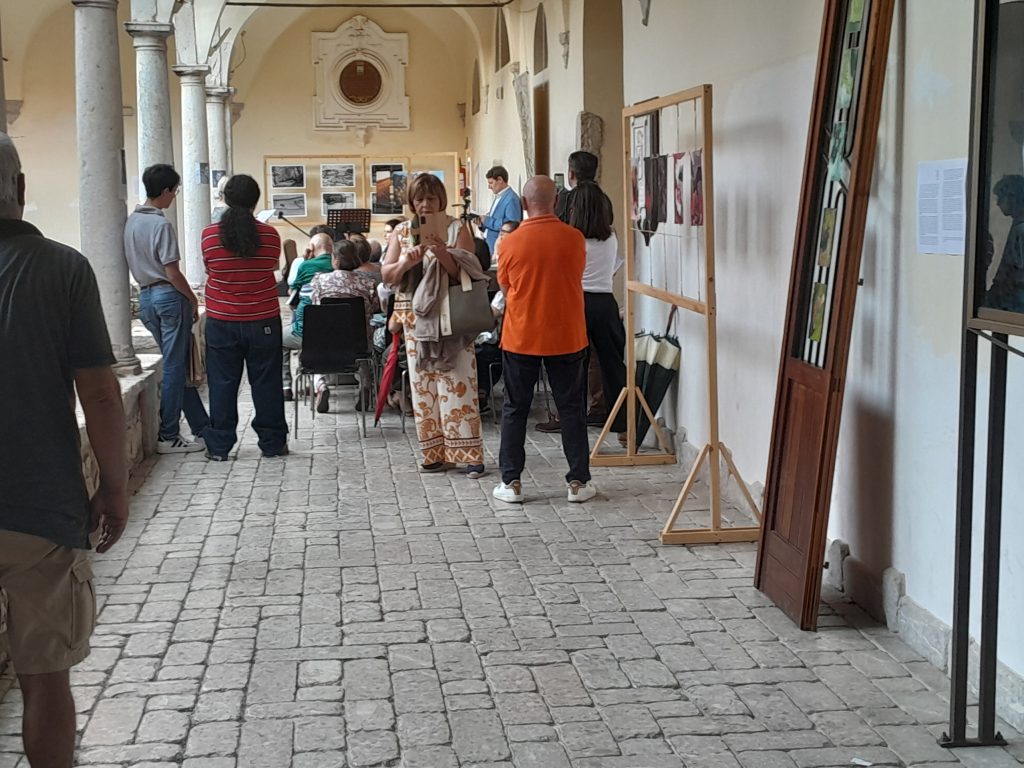 Avvenimento culturale a Montefalcione (AV), nell’antico chiostro dell’ex monastero dei Benedettini di Montevergine. Avvenimento culturale a Montefalcione (AV), nell’antico chiostro dell’ex monastero dei Benedettini di Montevergine.
