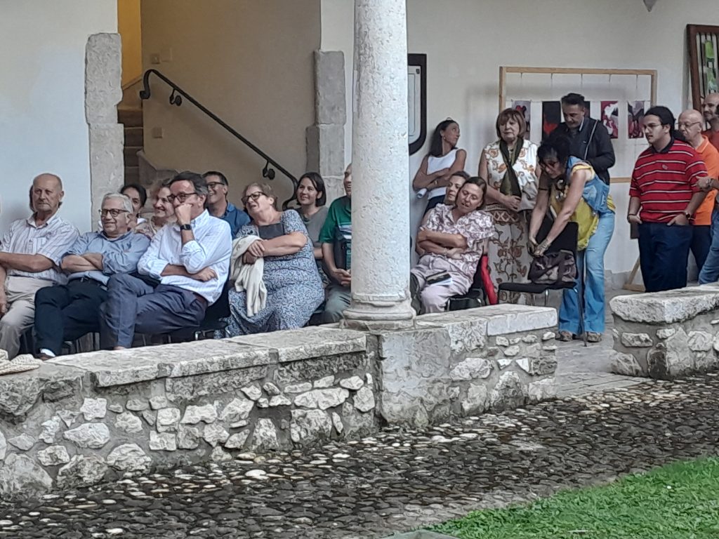 Avvenimento culturale a Montefalcione (AV), nell’antico chiostro dell’ex monastero dei Benedettini di Montevergine. Avvenimento culturale a Montefalcione (AV), nell’antico chiostro dell’ex monastero dei Benedettini di Montevergine.