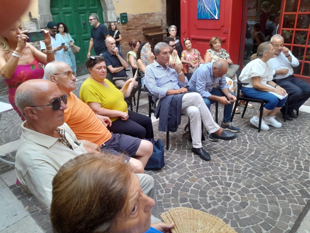 Benevento, serata culturale al centro storico, con lUnione Italiana dei Ciechi e degli Ipovedenti. Benevento, serata culturale al centro storico, con lUnione Italiana dei Ciechi e degli Ipovedenti.