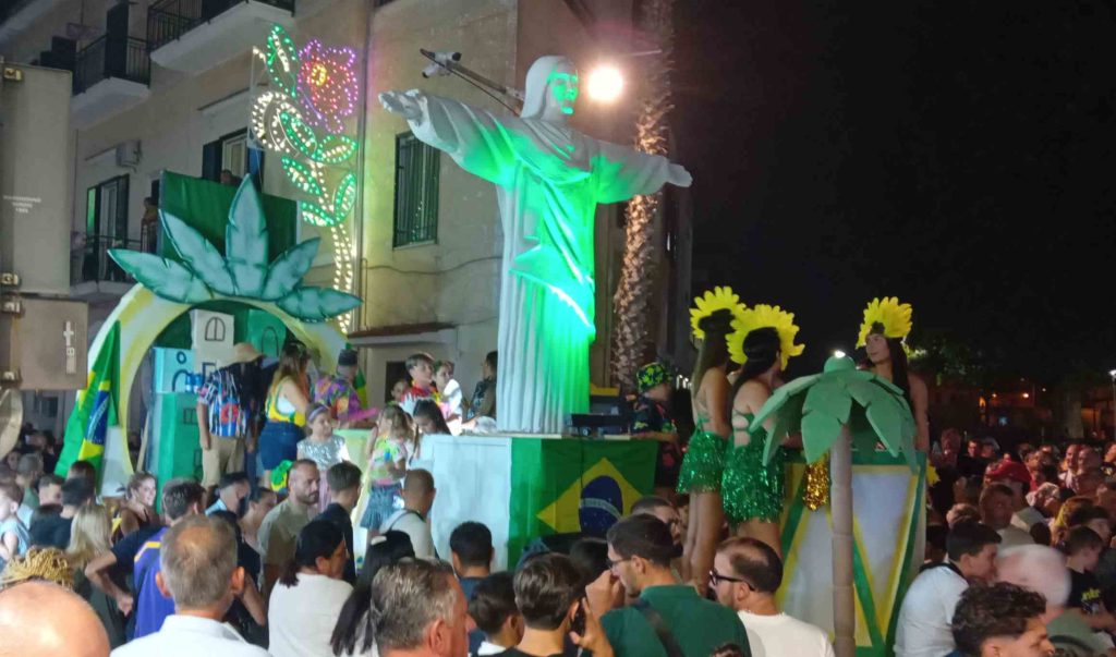 Brusciano, la magia dei Carri Allegorici accende la 151ª Festa dei Gigli Brusciano, la magia dei Carri Allegorici accende la 151ª Festa dei Gigli