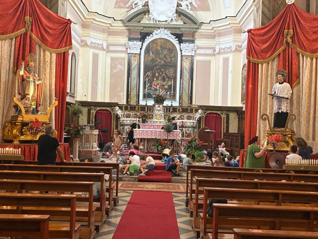 Forino (AV): Successo Grest San Nicola . 70 Bambini e Fanciulli felici e spensierati pronti a conoscere la storia di San Nicola giocando e stando insieme Forino (AV): Successo Grest San Nicola . 70 Bambini e Fanciulli felici e spensierati pronti a conoscere la storia di San Nicola giocando e stando insieme