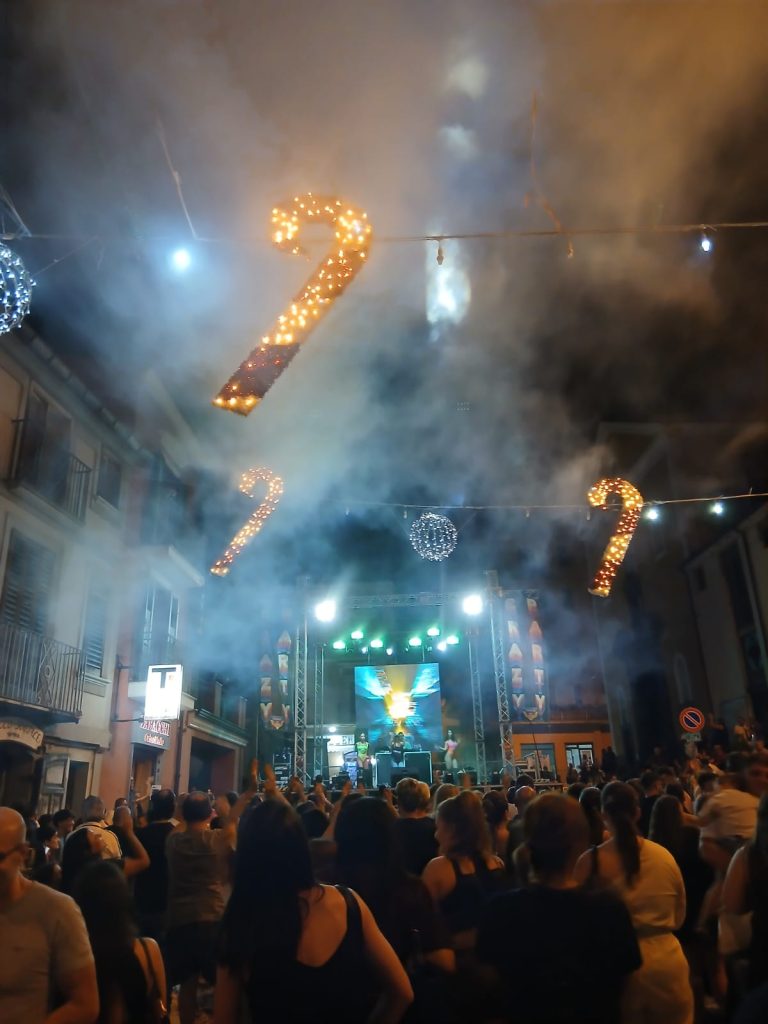 A MONTEFORTE IL CAPODANNO DESTATE. PIAZZA UMBERTO IL CUORE DELLA FESTA. IL SINDACO SIRICIO: SETTEMBRE IL MOMENTO DEI NUOVI INIZI