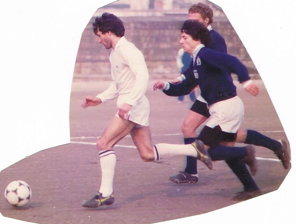 Palloni di cuoio e calciatori di una volta : Ventunesima puntata – Francesco Lippiello, il regista che dipingeva calcio con entrambi i piedi (Foto)