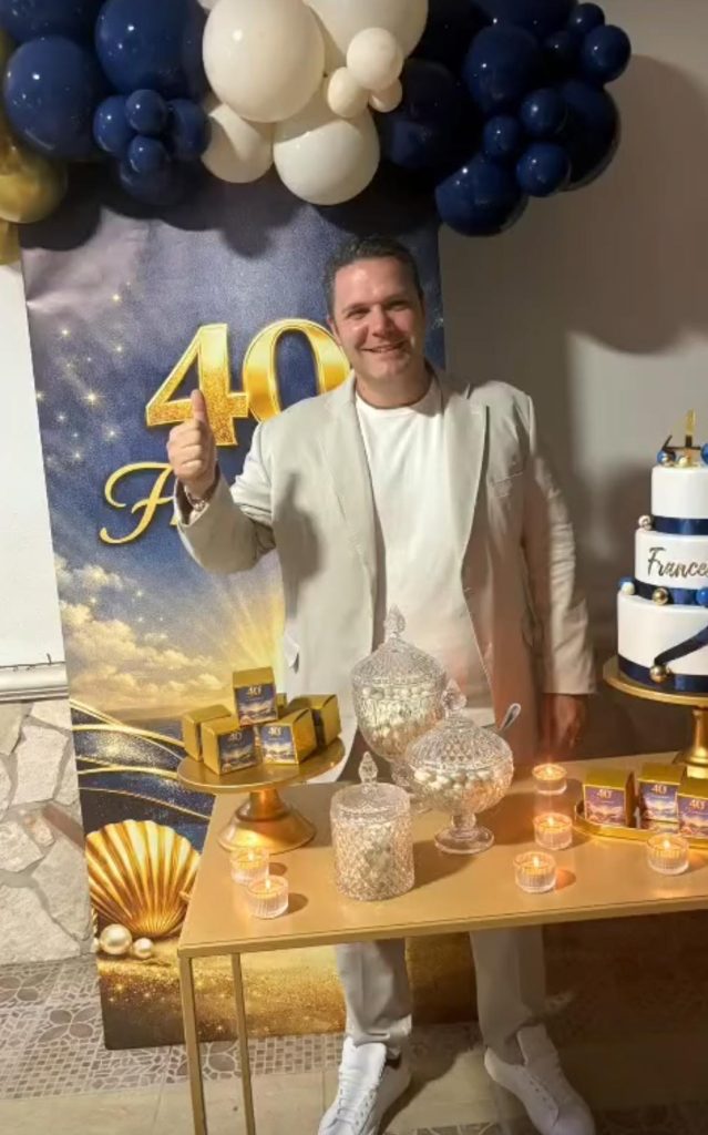 AVELLA. Francesco Vitale festeggia 40 anni: emozione e sorpresa in famiglia AVELLA. Francesco Vitale festeggia 40 anni: emozione e sorpresa in famiglia