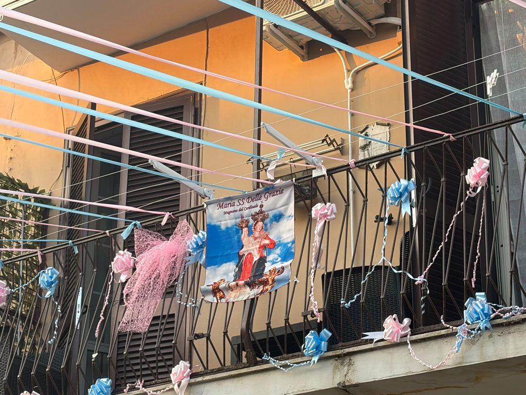 Mugnano: premiati vincitori del contest Addobba il tuo balcone con Maria