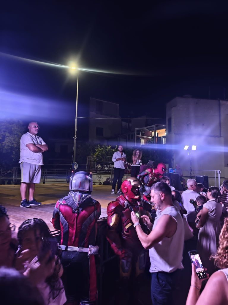 Baiano, “Yuppies in Tour” conquista anche la festa di Santo Stefano: piazza gremita tra supereroi, mascotte e divertimento Baiano, “Yuppies in Tour” conquista anche la festa di Santo Stefano: piazza gremita tra supereroi, mascotte e divertimento
