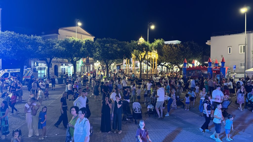 Baiano, “Yuppies in Tour” conquista anche la festa di Santo Stefano: piazza gremita tra supereroi, mascotte e divertimento Baiano, “Yuppies in Tour” conquista anche la festa di Santo Stefano: piazza gremita tra supereroi, mascotte e divertimento