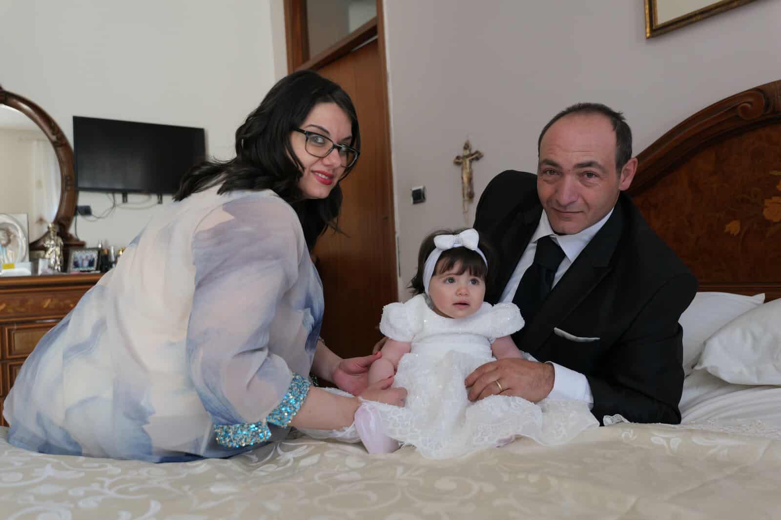 Sirignano, un anno di sorrisi: la piccola Aurora cresce circondata dall’amore della sua famiglia