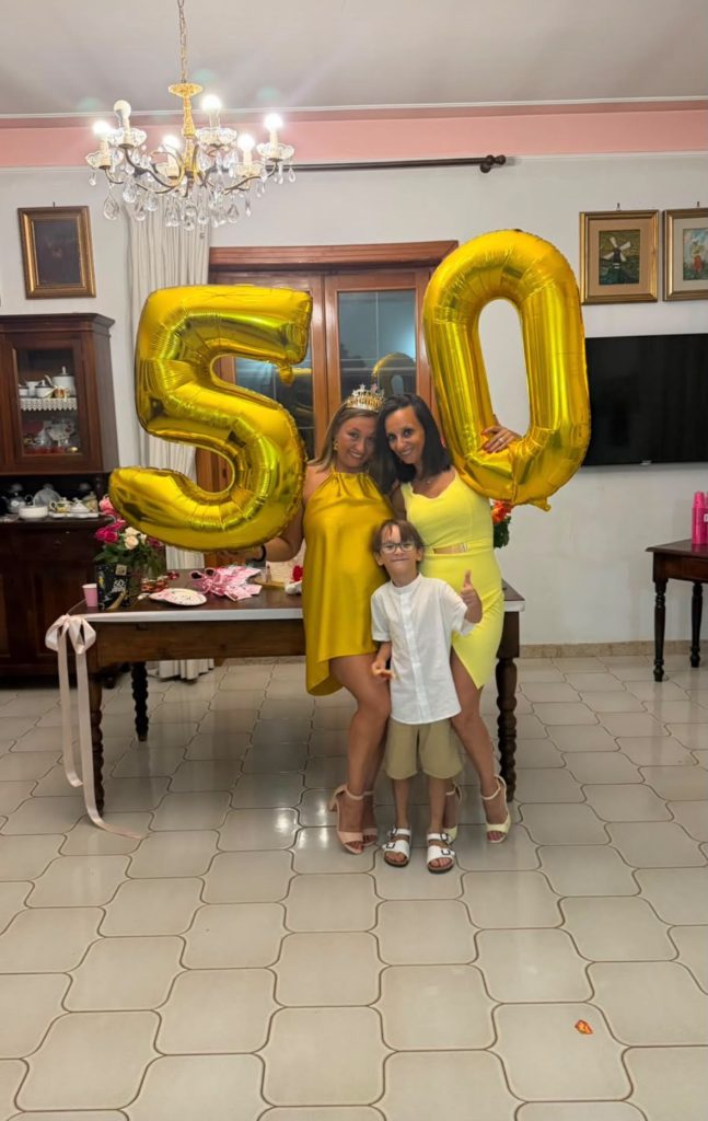 Avella in festa: Francesca Pedalino spegne 50 candeline tra sorrisi, affetto e tanta allegria