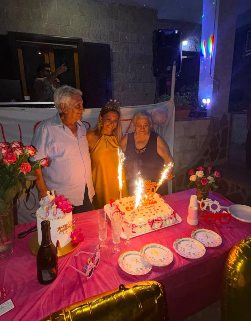 Avella in festa: Francesca Pedalino spegne 50 candeline tra sorrisi, affetto e tanta allegria