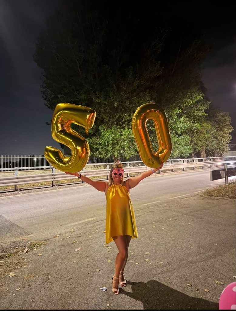 Avella in festa: Francesca Pedalino spegne 50 candeline tra sorrisi, affetto e tanta allegria Avella in festa: Francesca Pedalino spegne 50 candeline tra sorrisi, affetto e tanta allegria