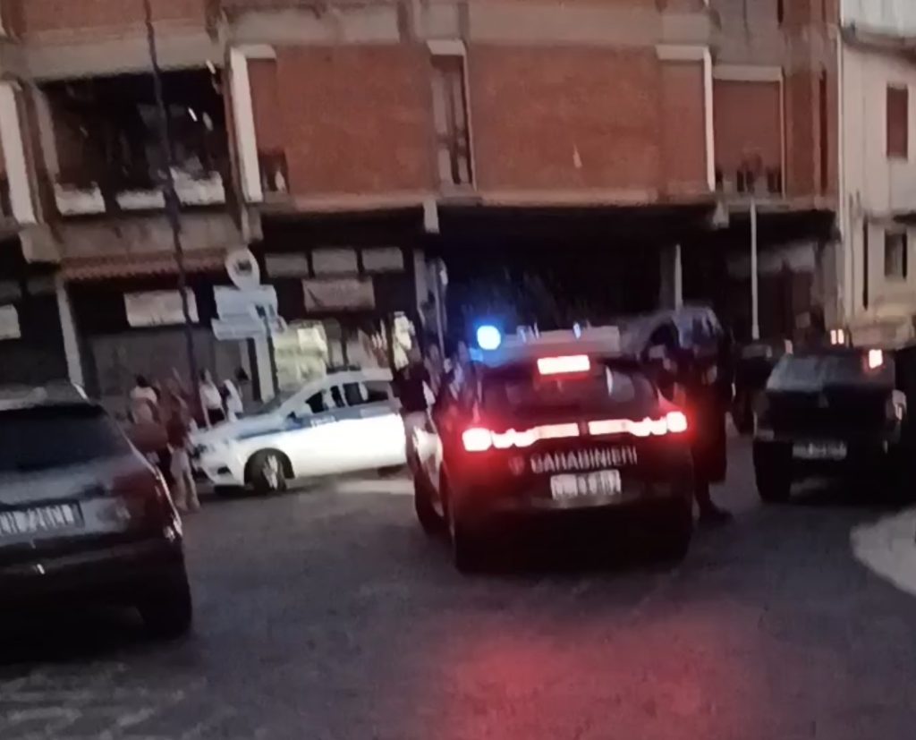 Avella, maxi rissa in pieno centro: aggredito anche un agente della Polizia Municipale Avella, maxi rissa in pieno centro: aggredito anche un agente della Polizia Municipale
