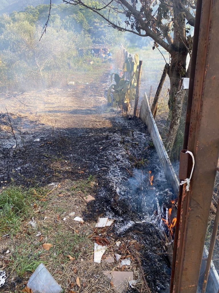 LAURO. Incendio sulla Provinciale Fontonevella, intervengono Polizia e Vigili del Fuoco LAURO. Incendio sulla Provinciale Fontonevella, intervengono Polizia e Vigili del Fuoco