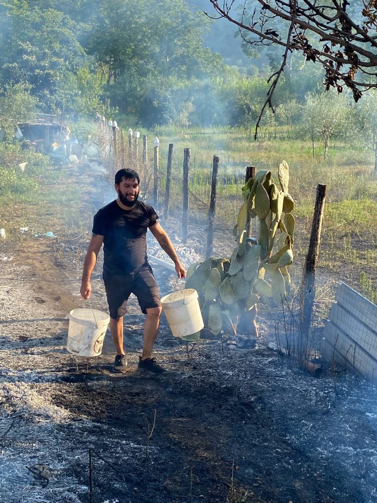 LAURO. Incendio sulla Provinciale Fontonevella, intervengono Polizia e Vigili del Fuoco LAURO. Incendio sulla Provinciale Fontonevella, intervengono Polizia e Vigili del Fuoco