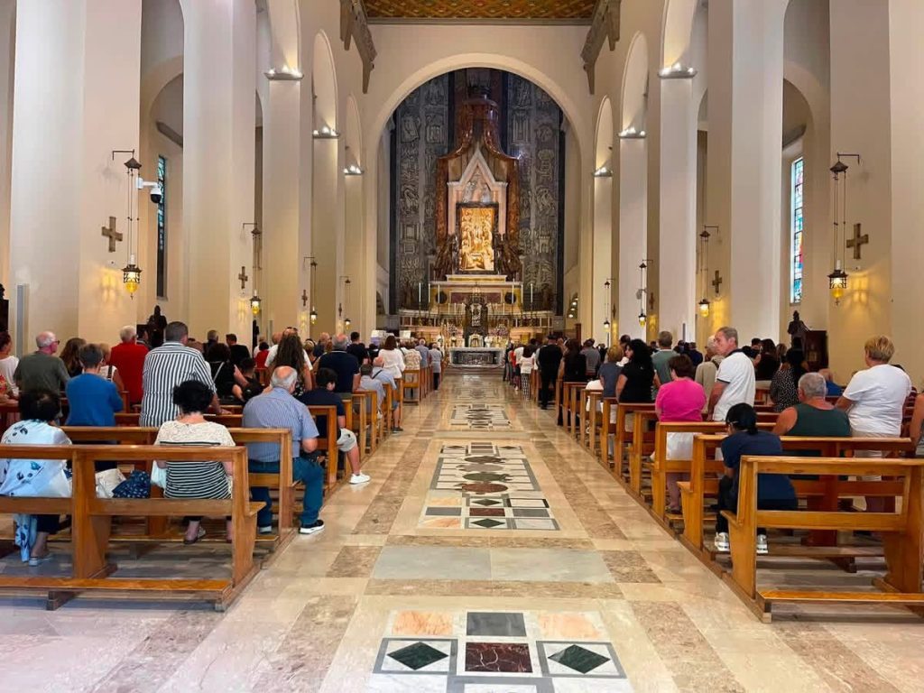 Ferragosto a Montevergine, folla di fedeli al Santuario: pellegrini da tutta la Campania