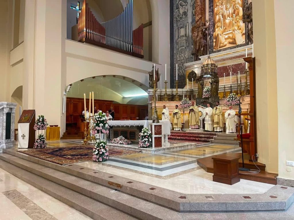 Ferragosto a Montevergine, folla di fedeli al Santuario: pellegrini da tutta la Campania Ferragosto a Montevergine, folla di fedeli al Santuario: pellegrini da tutta la Campania