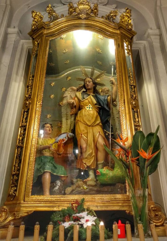 Napoli, cerchi marito? A Materdei c’era il “bacio al pesce” di San Raffaele Napoli, cerchi marito? A Materdei c’era il “bacio al pesce” di San Raffaele