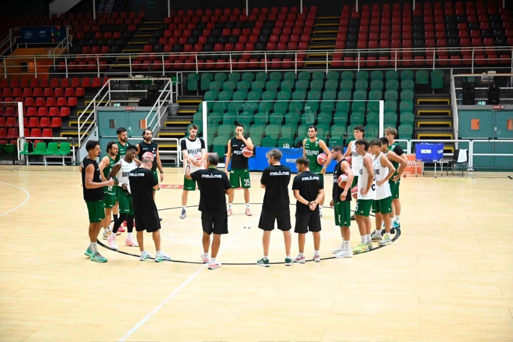 Avellino Basket, si ricomincia: palloni sul parquet e primo abbraccio del popolo biancoverde