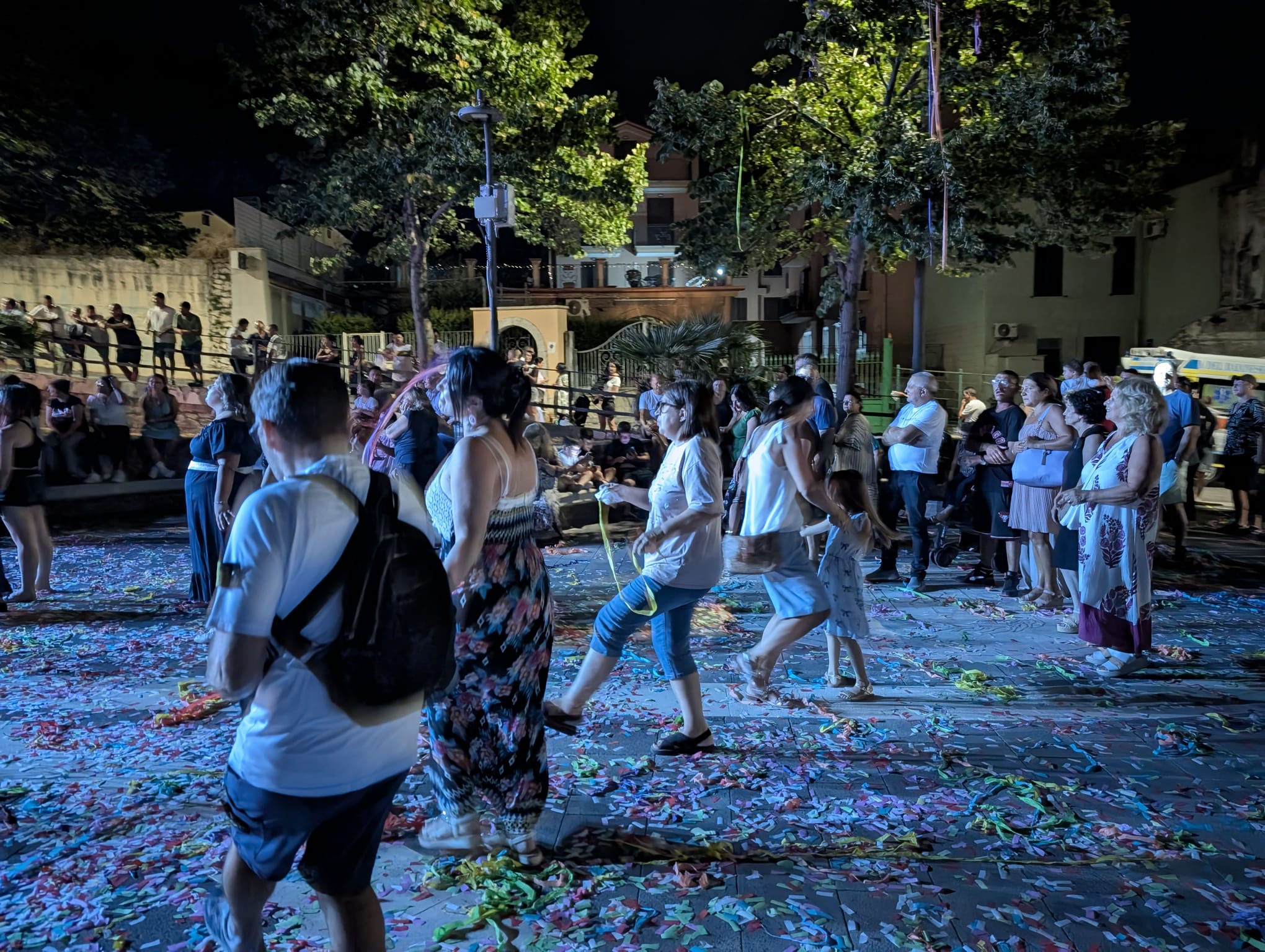 Quadrelle esplode di energia con TaranTerra: musica, balli e una piazza travolta dalla festa (FOTO) Quadrelle esplode di energia con TaranTerra: musica, balli e una piazza travolta dalla festa (FOTO)