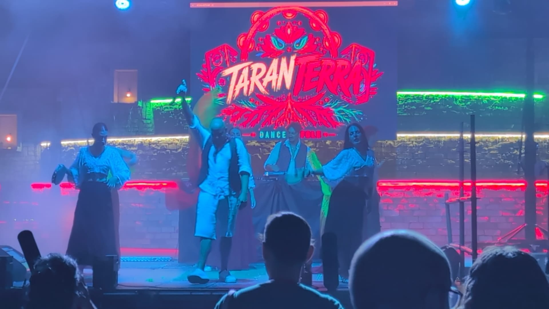 Quadrelle esplode di energia con TaranTerra: musica, balli e una piazza travolta dalla festa (FOTO) Quadrelle esplode di energia con TaranTerra: musica, balli e una piazza travolta dalla festa (FOTO)