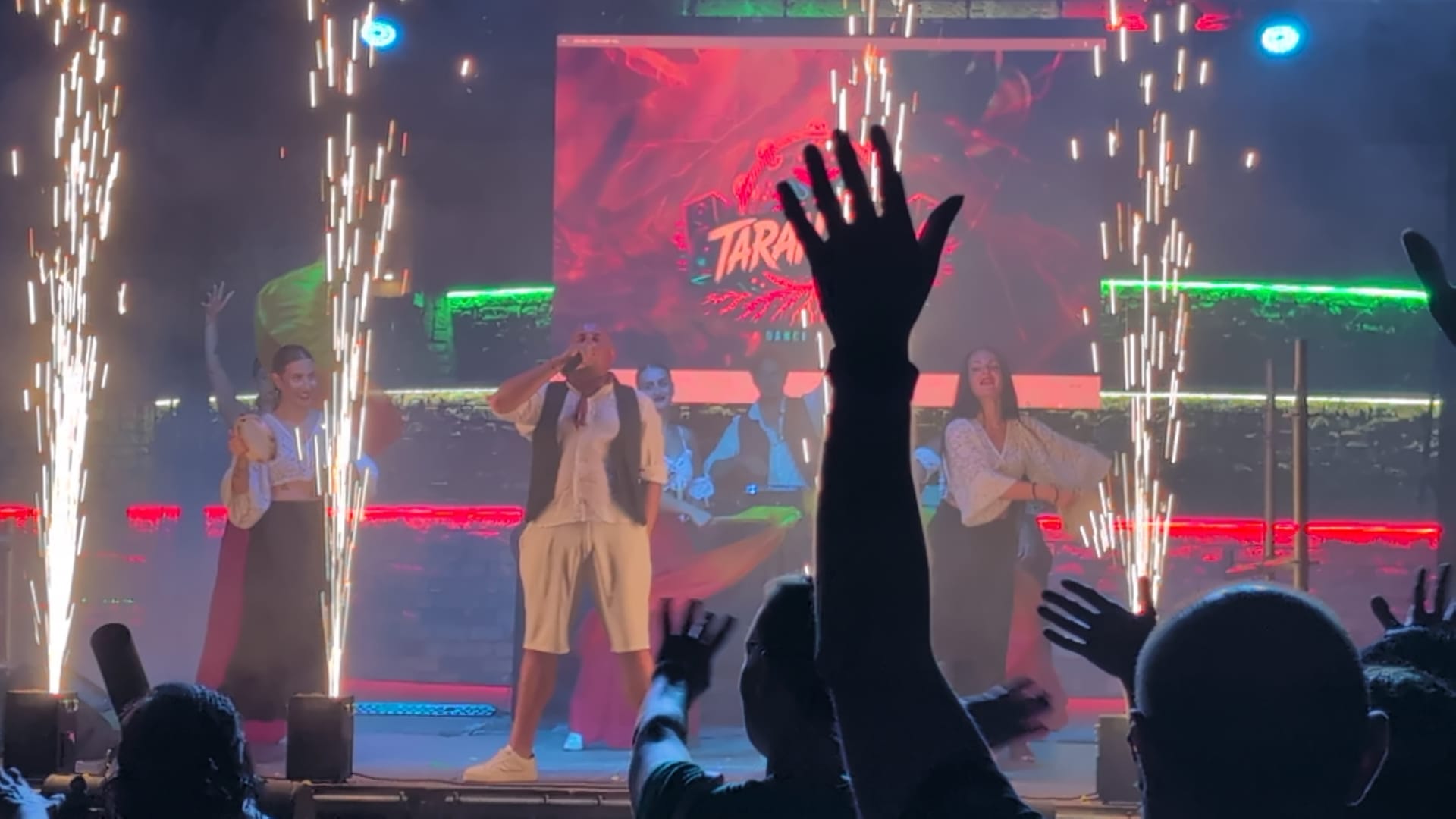 Quadrelle esplode di energia con TaranTerra: musica, balli e una piazza travolta dalla festa (FOTO) Quadrelle esplode di energia con TaranTerra: musica, balli e una piazza travolta dalla festa (FOTO)