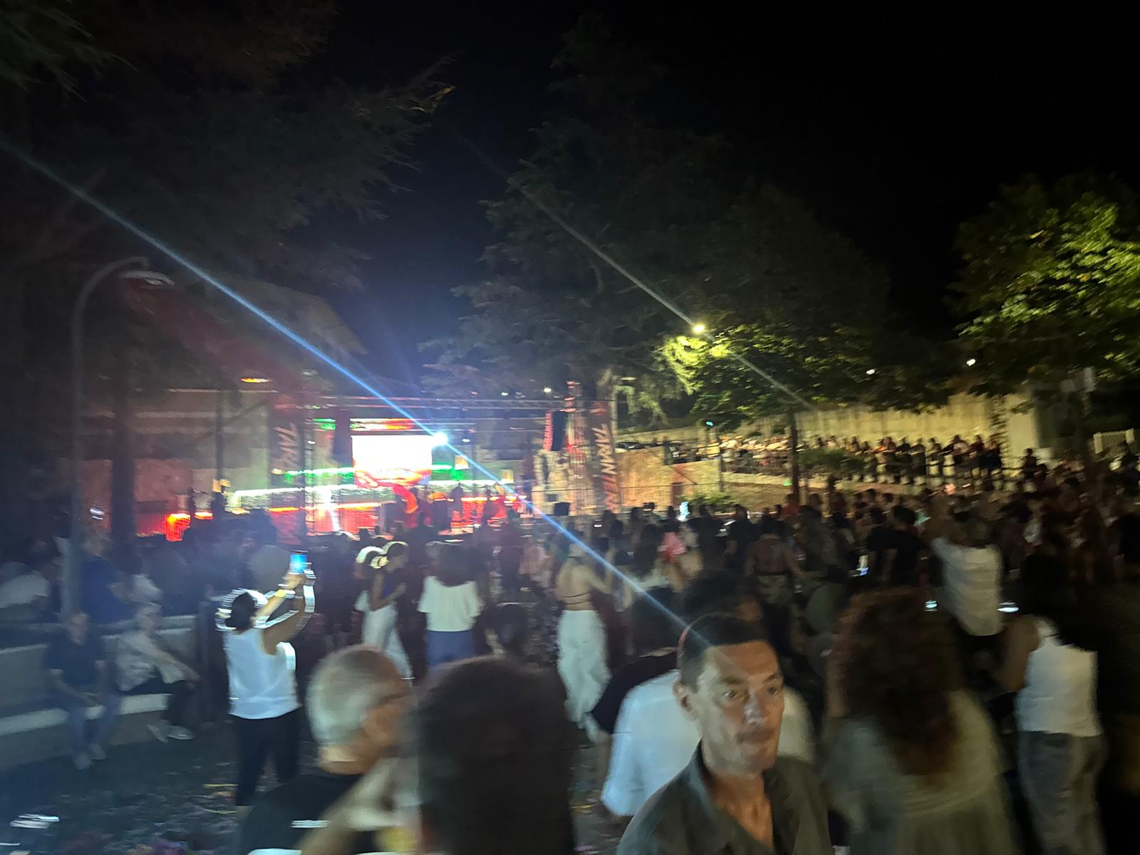Quadrelle esplode di energia con TaranTerra: musica, balli e una piazza travolta dalla festa (FOTO) Quadrelle esplode di energia con TaranTerra: musica, balli e una piazza travolta dalla festa (FOTO)