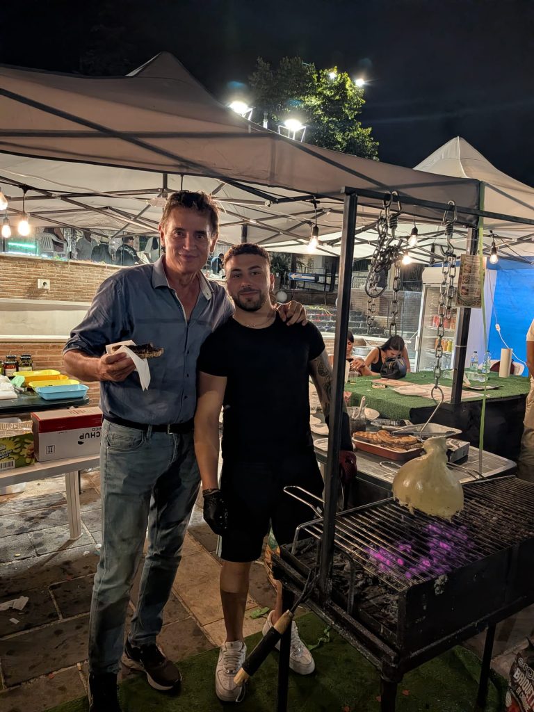 Quadrelle, alla festa di San Giovanni Battista i sapori irpini di Tarquinio Di Crola conquistano anche Rino Genovese Quadrelle, alla festa di San Giovanni Battista i sapori irpini di Tarquinio Di Crola conquistano anche Rino Genovese