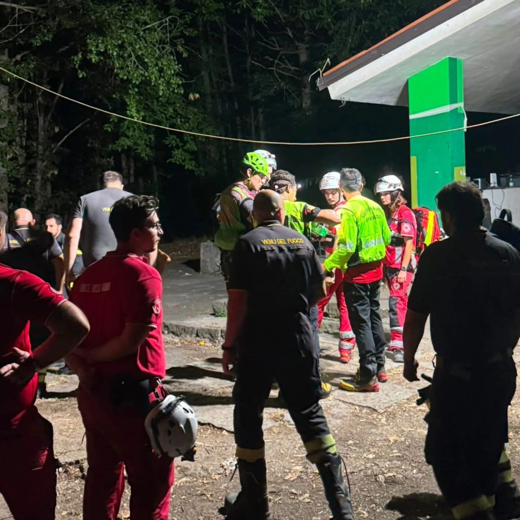Carbonara di Nola, anziano disperso nel bosco ritrovato dopo 21 ore di ricerche: sta bene Carbonara di Nola, anziano disperso nel bosco ritrovato dopo 21 ore di ricerche: sta bene