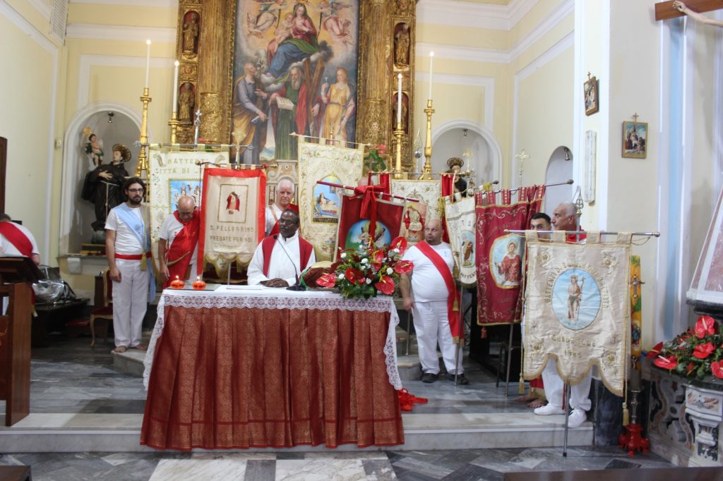 Sirignano, le bandiere dei Battenti del Mandamento insieme nel segno di Sant’Andrea Apostolo