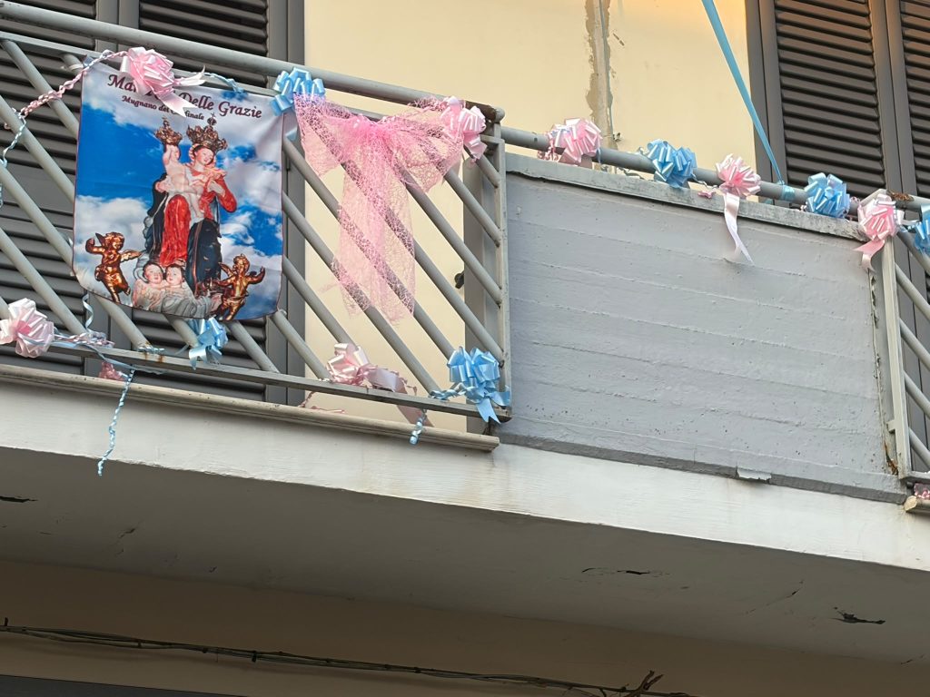 Mugnano: premiati vincitori del contest Addobba il tuo balcone con Maria