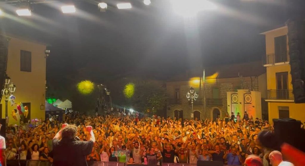 Candida, successo per la XX Edizione di Storia, Luoghi, Sapori e Arti Antiche: tre giorni di musica, cultura e grande partecipazione Candida, successo per la XX Edizione di Storia, Luoghi, Sapori e Arti Antiche: tre giorni di musica, cultura e grande partecipazione
