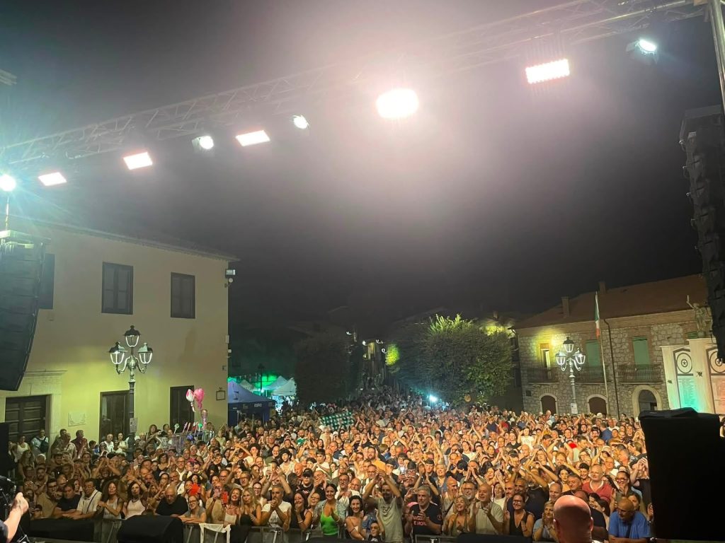 Candida, successo per la XX Edizione di Storia, Luoghi, Sapori e Arti Antiche: tre giorni di musica, cultura e grande partecipazione Candida, successo per la XX Edizione di Storia, Luoghi, Sapori e Arti Antiche: tre giorni di musica, cultura e grande partecipazione