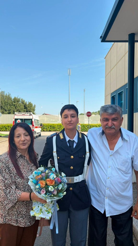 Domicella in festa: Zahida Muhammad presta giuramento nella Polizia di Stato