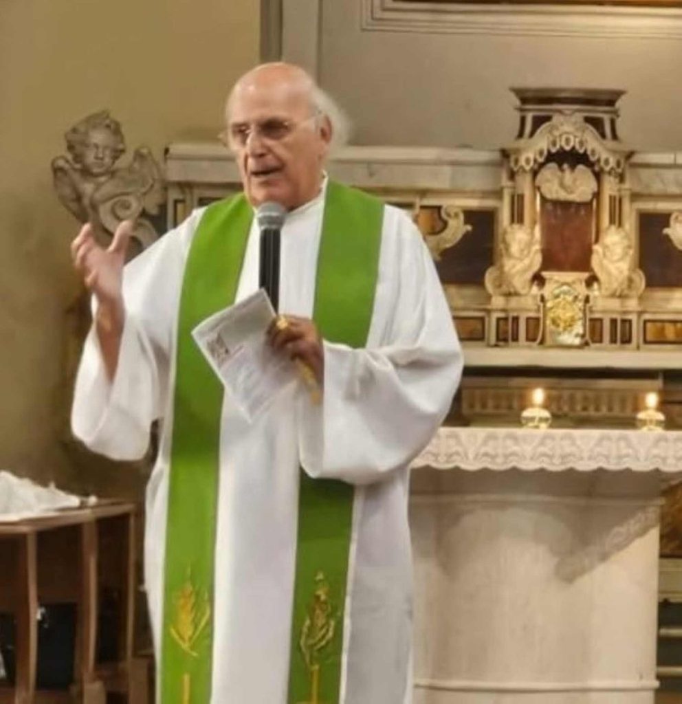 Mariglianella festeggia don Ginetto De Simone: 80 anni e un quarto di secolo alla guida della parrocchia Mariglianella festeggia don Ginetto De Simone: 80 anni e un quarto di secolo alla guida della parrocchia