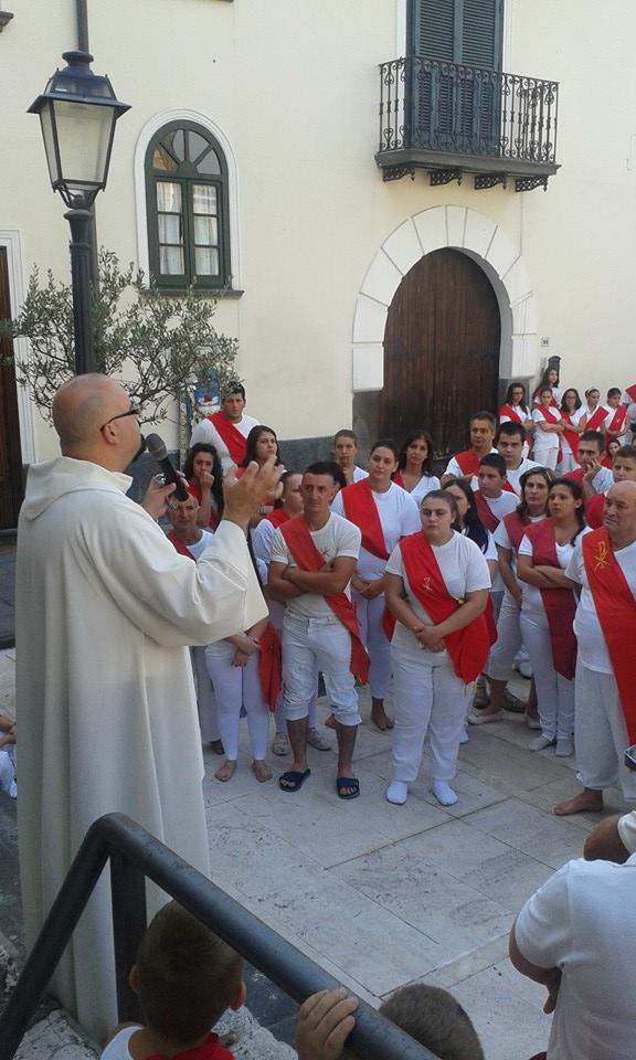 Avella, la storia dei Battenti: una promessa di fede nata al suono di una campana.