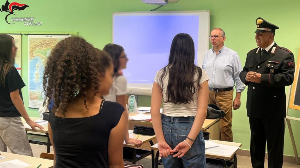 Inizio nuovo anno scolastico: istituti irpini presidiati dai Carabinieri Inizio nuovo anno scolastico: istituti irpini presidiati dai Carabinieri
