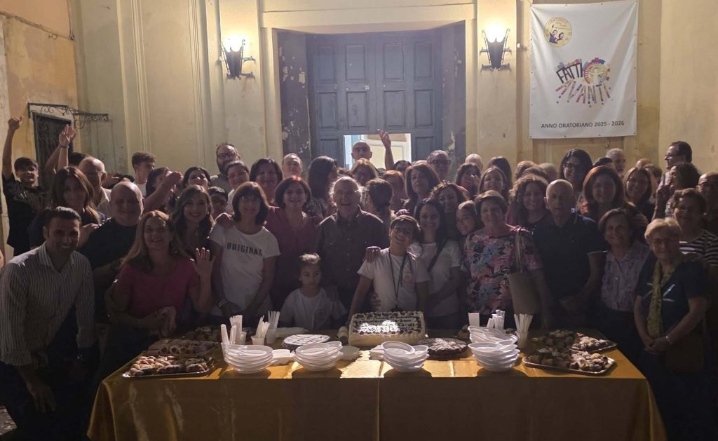 Mariglianella festeggia don Ginetto De Simone: 80 anni e un quarto di secolo alla guida della parrocchia Mariglianella festeggia don Ginetto De Simone: 80 anni e un quarto di secolo alla guida della parrocchia